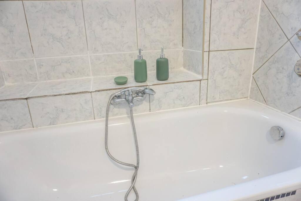 Apartment In Wuppertal - Charmante 3-Zimmer-Oase Mit Kamin Und Badewanne 外观 照片