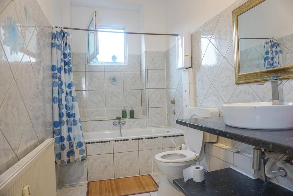 Apartment In Wuppertal - Charmante 3-Zimmer-Oase Mit Kamin Und Badewanne 外观 照片